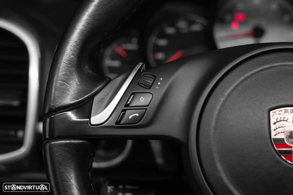 Porsche Cayenne S - 32
