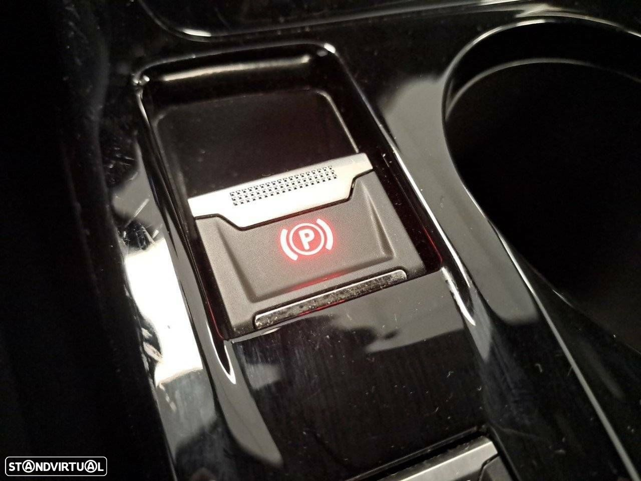 Peugeot 2008 1.2 PureTech Allure EAT8 - 22