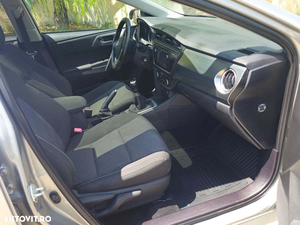 Toyota Auris 1.4 D-4D - 3