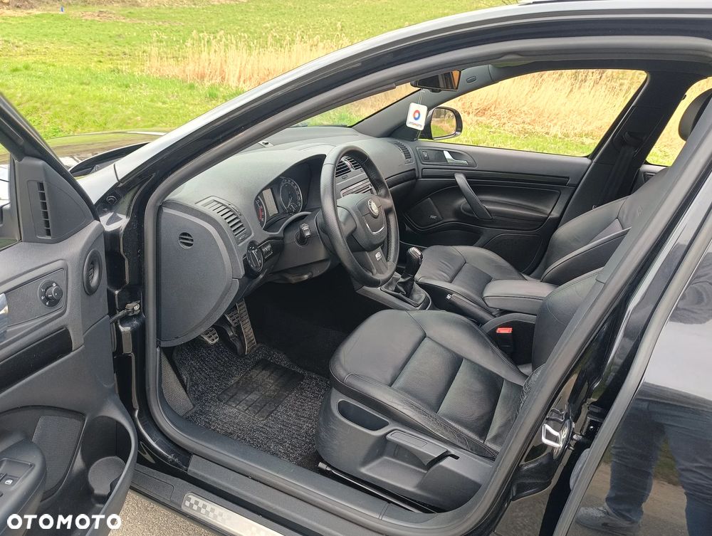 Skoda Octavia 2.0 TDI DPF RS - 40