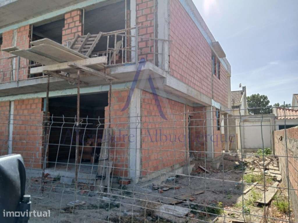 Moradia Geminada T3+1 em Construção em Fernão Ferro - Grande imagem: 2/21