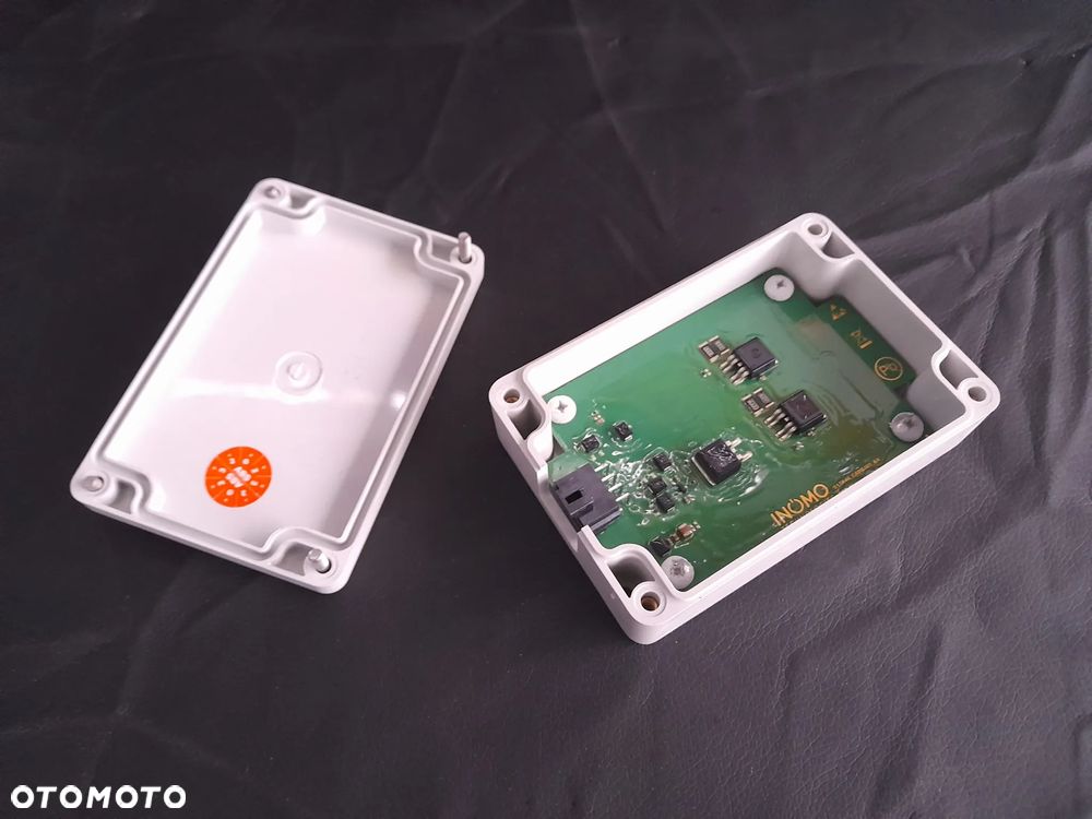 Uniwersalna skrzynka / obudowa na elektronikę z wyjściem na przewody - 5