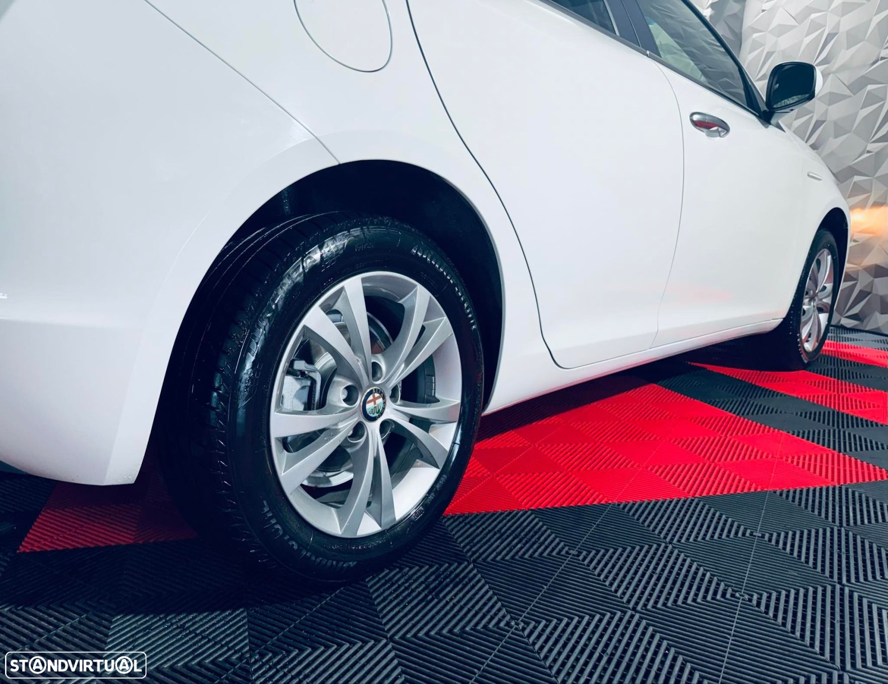 Alfa Romeo Giulietta 1.6 JTDm Distinctive - 16