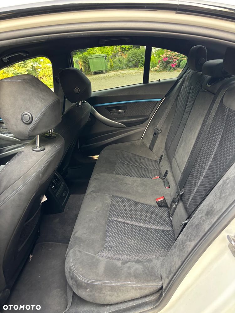 BMW Seria 3 330i xDrive M Sport Shadow sport - 8