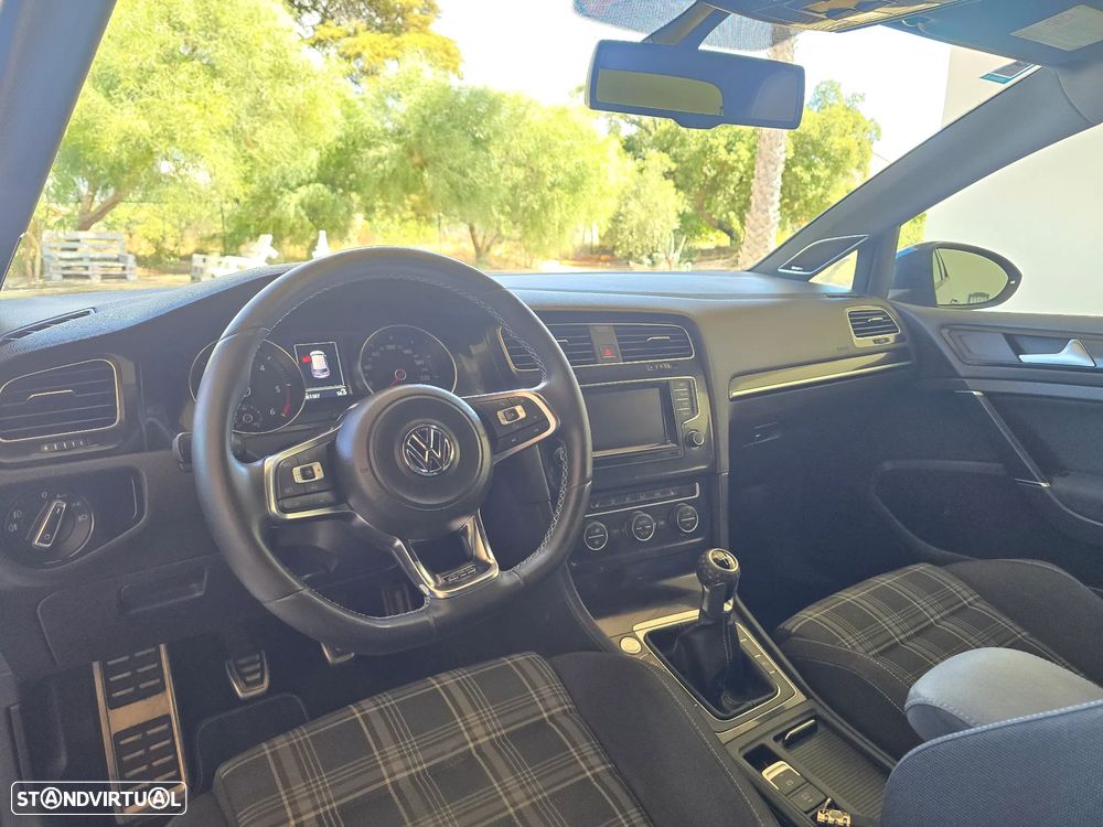 Volkswagen Golf GTD BlueMotion — fotografia 7