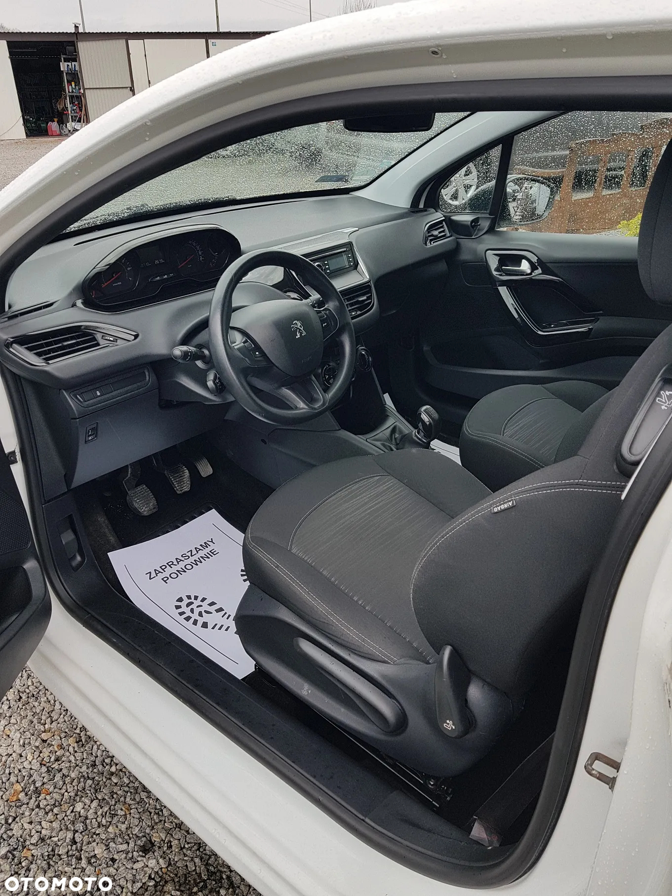 Peugeot 208 - 10