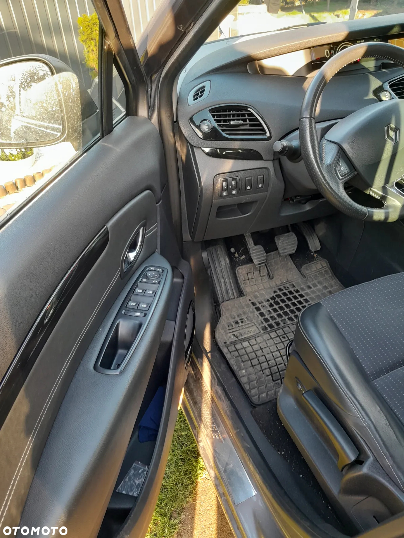 Renault Scenic ENERGY TCe 130 BOSE EDITION - 14