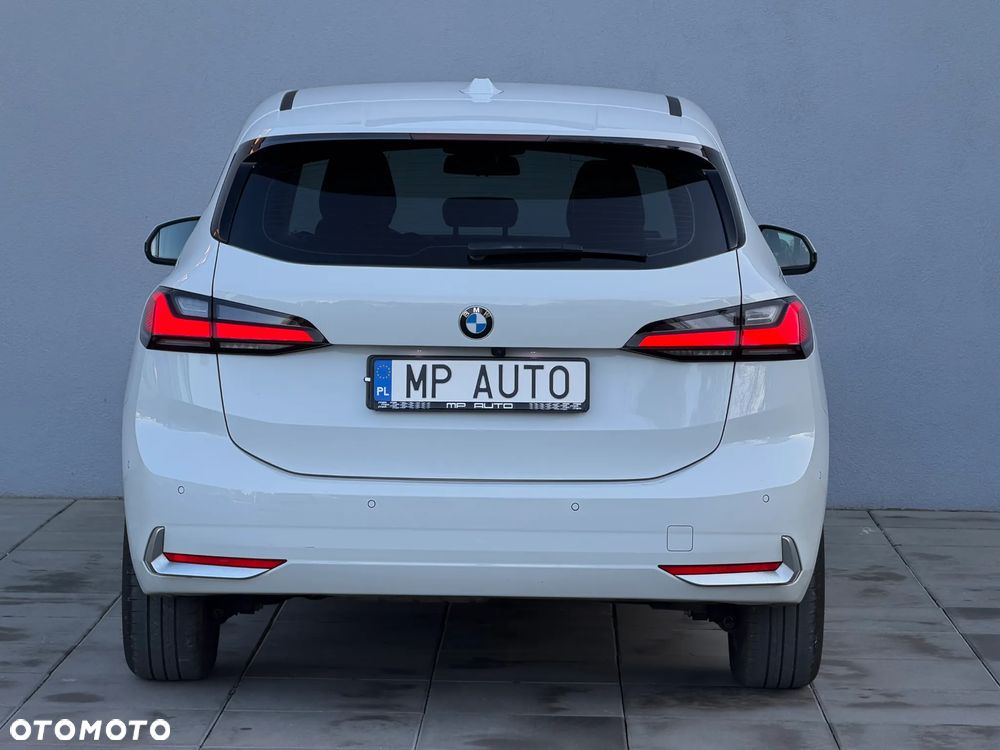 BMW Seria 2 218d - 5