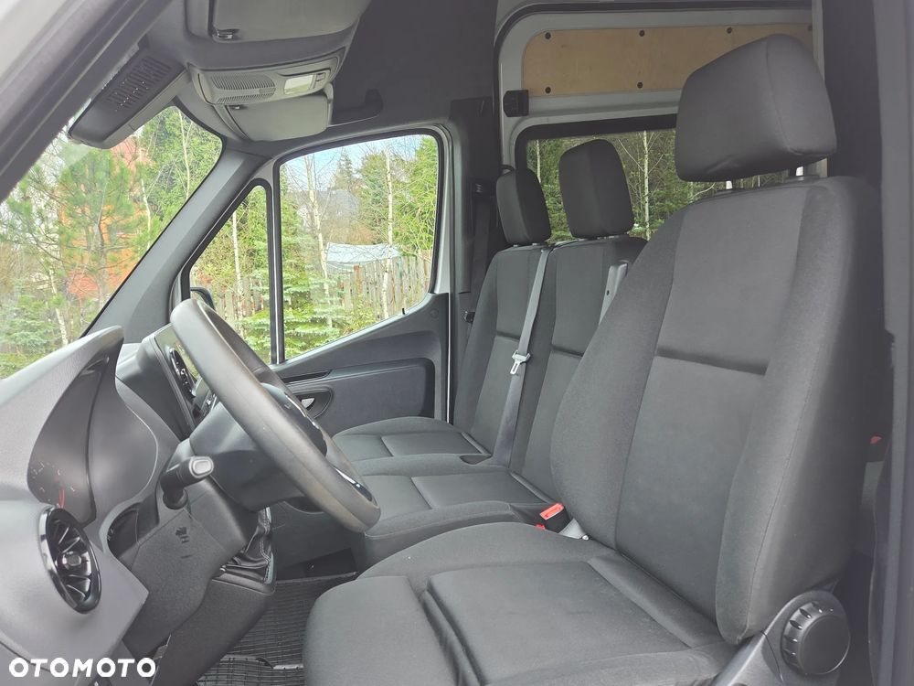 Mercedes-Benz Sprinter - 14