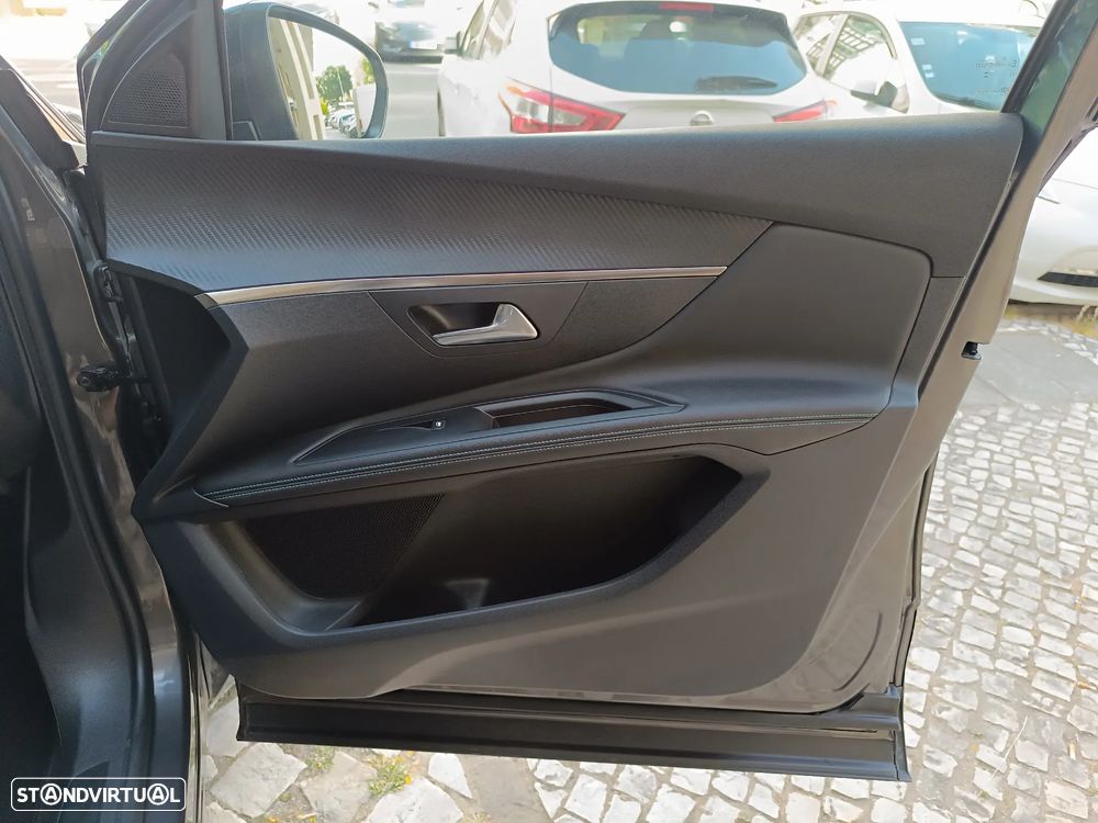 Peugeot 3008 1.2 Hybrid Allure e-DCS6 - 32