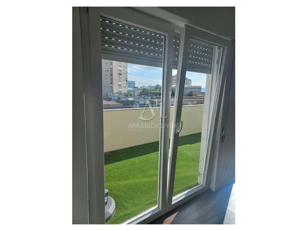 T2 - c/ 2 terraços - Pinheirinhos - Grande imagem: 3/21