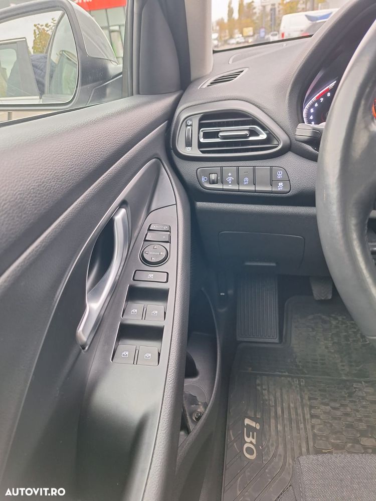 Hyundai i30 Fastback 1.5 T-GDI MHEV 160CP Highway - 12