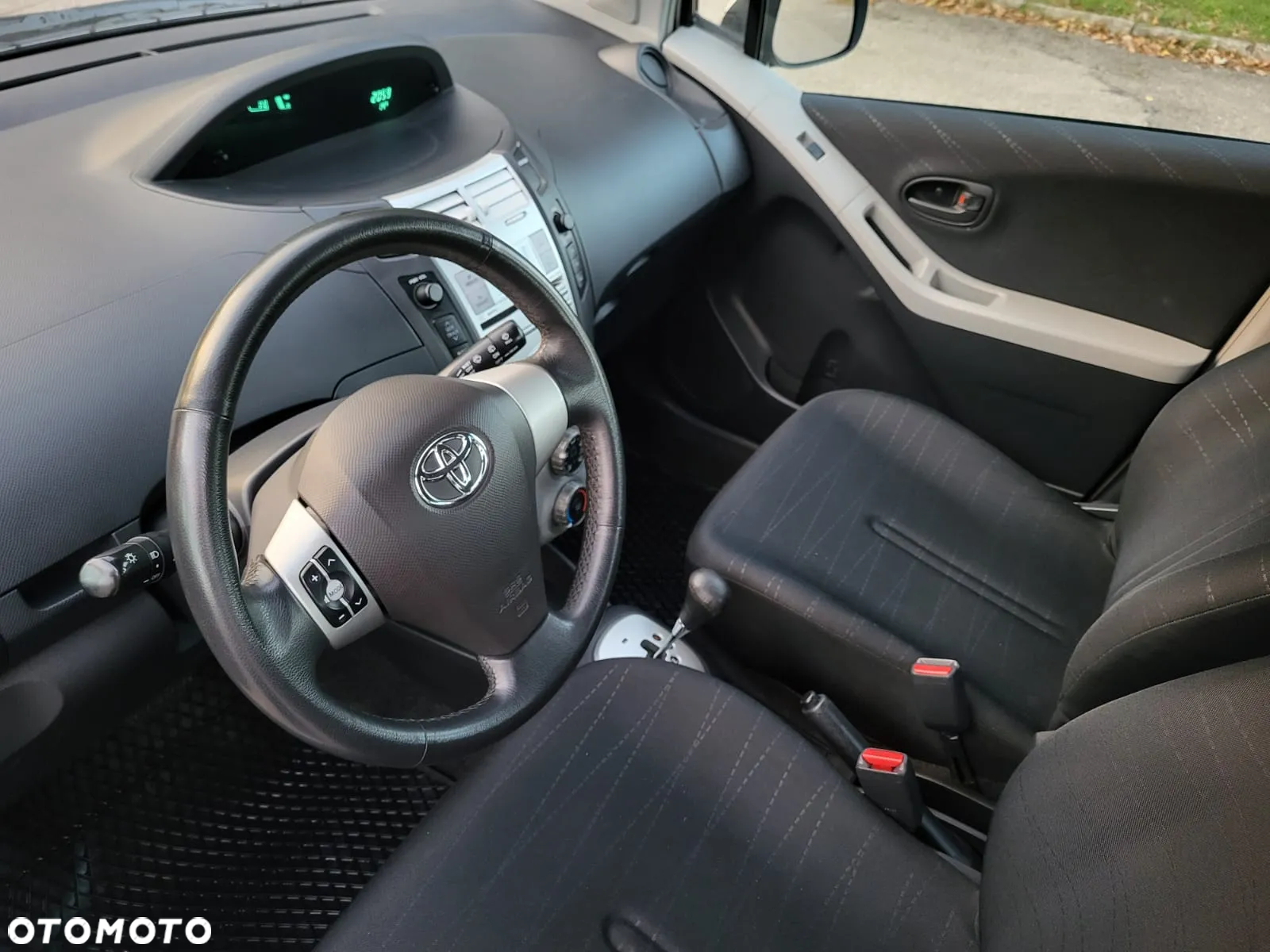 Toyota Yaris - 10