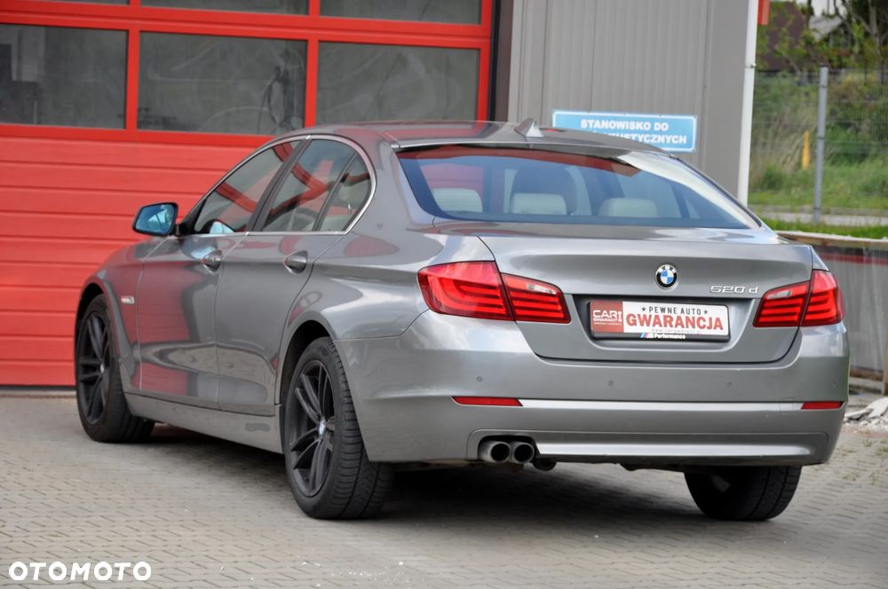 BMW Seria 5 520d Luxury Line - 12