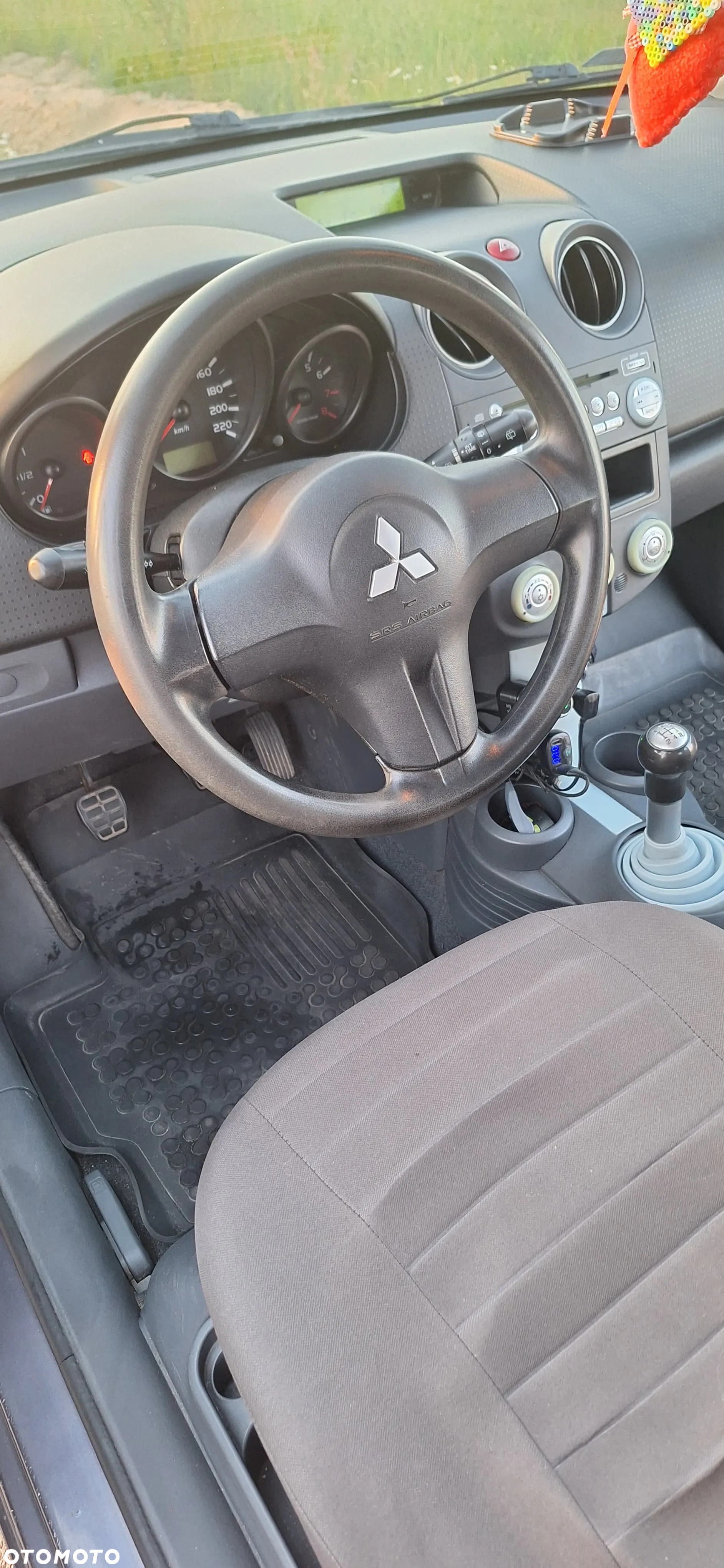 Mitsubishi Colt - 11