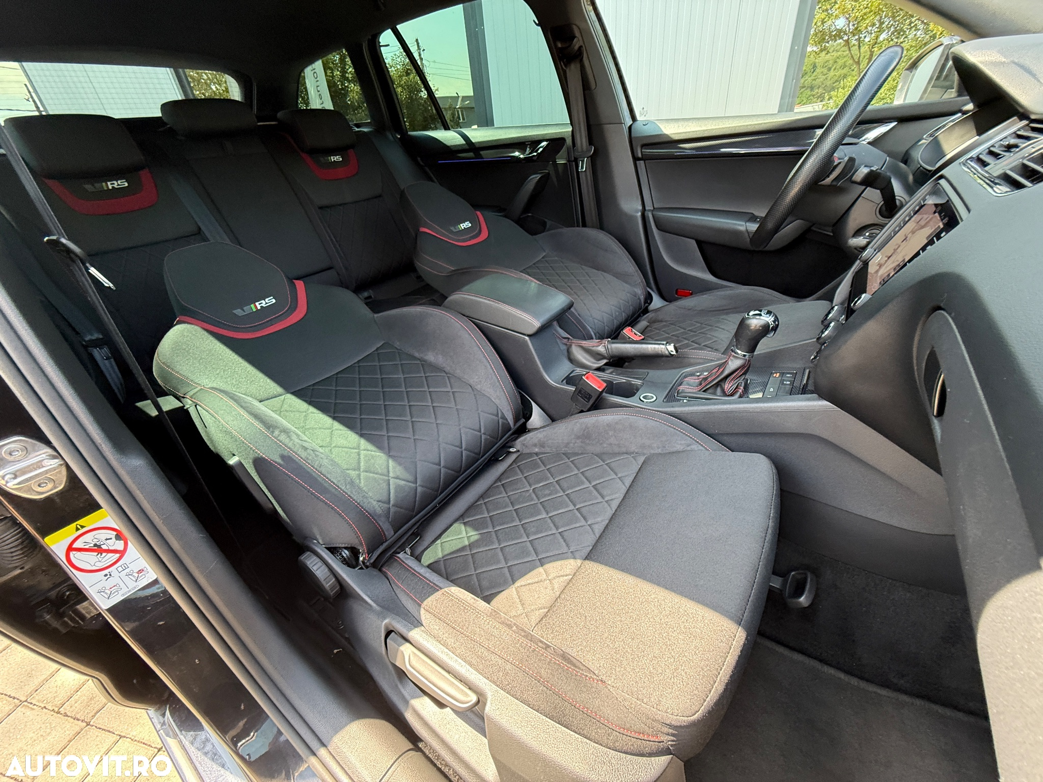 Skoda Octavia Combi Diesel 2.0 TDI DSG RS - 27
