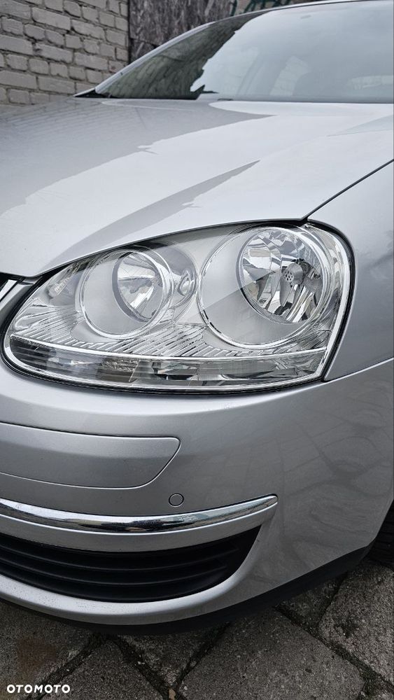 Volkswagen Jetta - 8