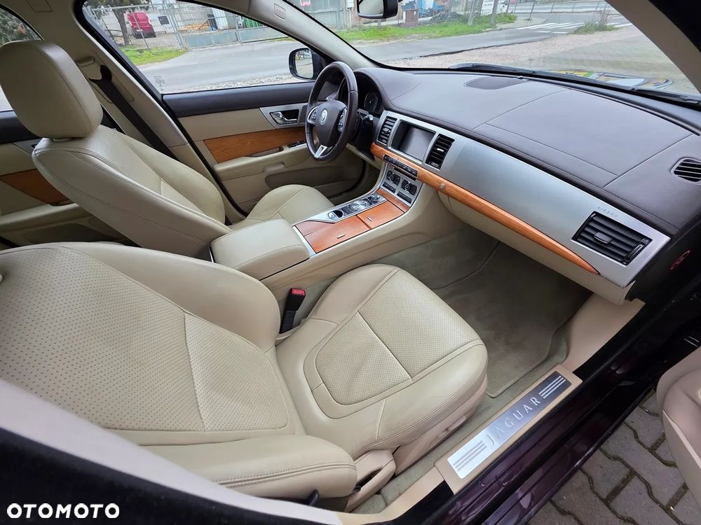 Jaguar XF 3.0 T R-Sport - 17