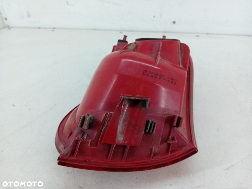 LAMPA TYLNA PRAWA VW PASSAT B6 3C9.945.096N KOMBI - 3