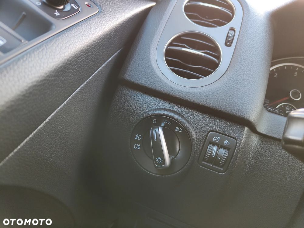 Volkswagen Tiguan 2.0 TDI DPF BlueMotion Technology Trend & Fun - 25