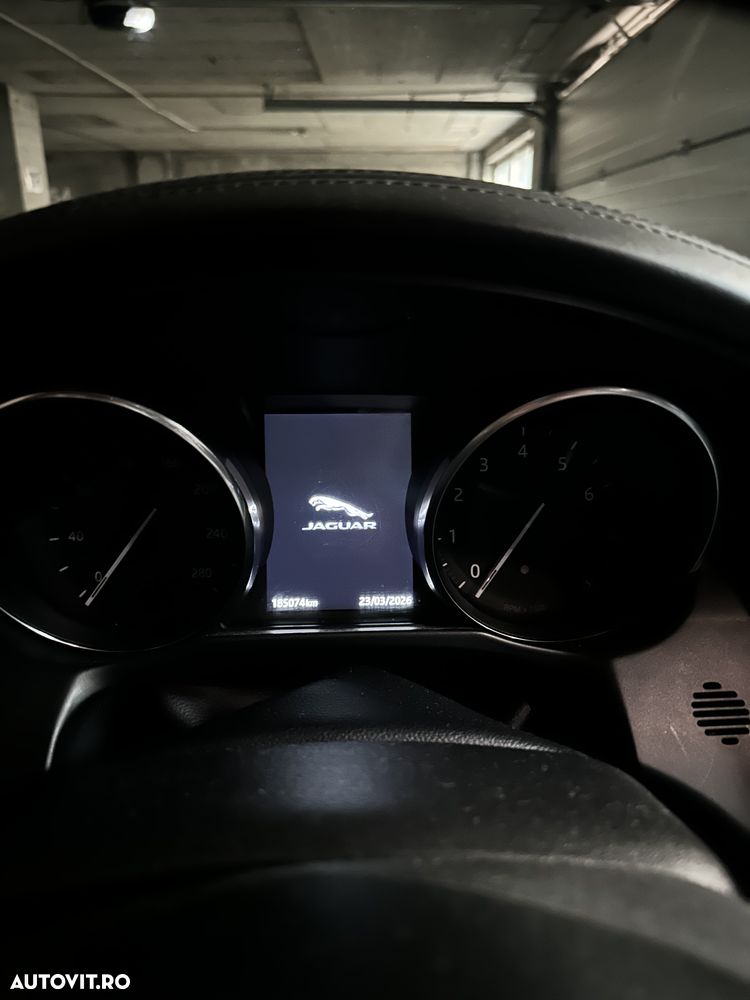 Jaguar XF 2.0 Turbo - 32