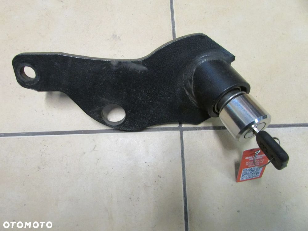 Vespa GTV 300 hpe 2024 blokada tył - 1