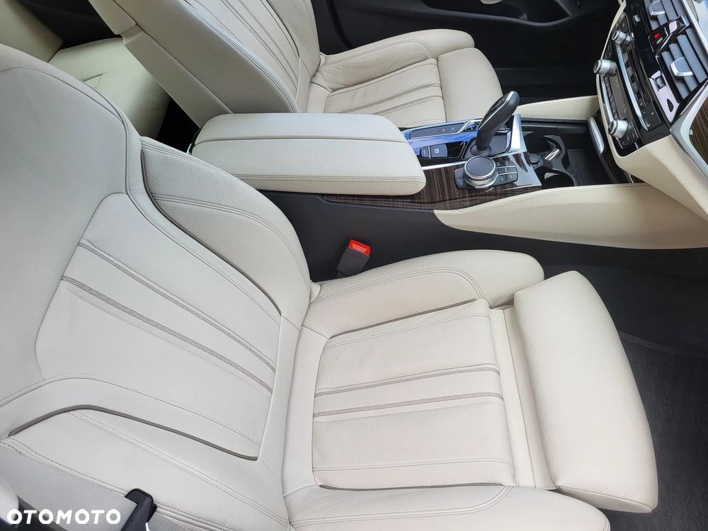 BMW Seria 5 540i xDrive Luxury Line - 28