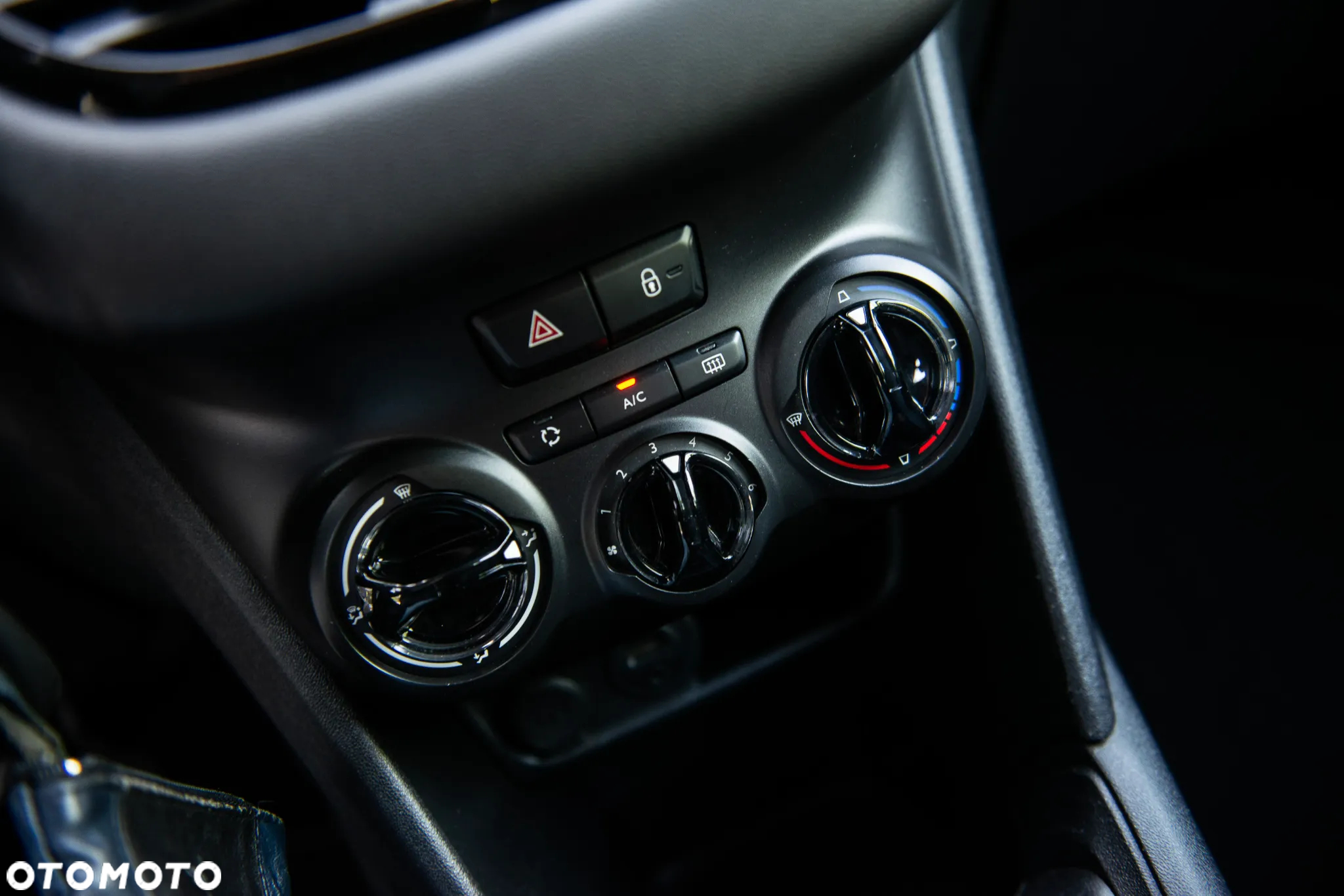 Peugeot 208 1.2 PureTech Allure - 29