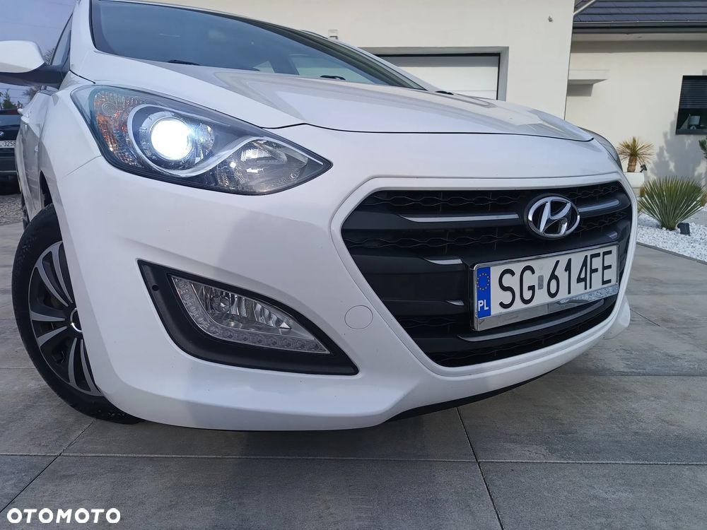 Hyundai i30 blue 1.6 CRDi Style - 3