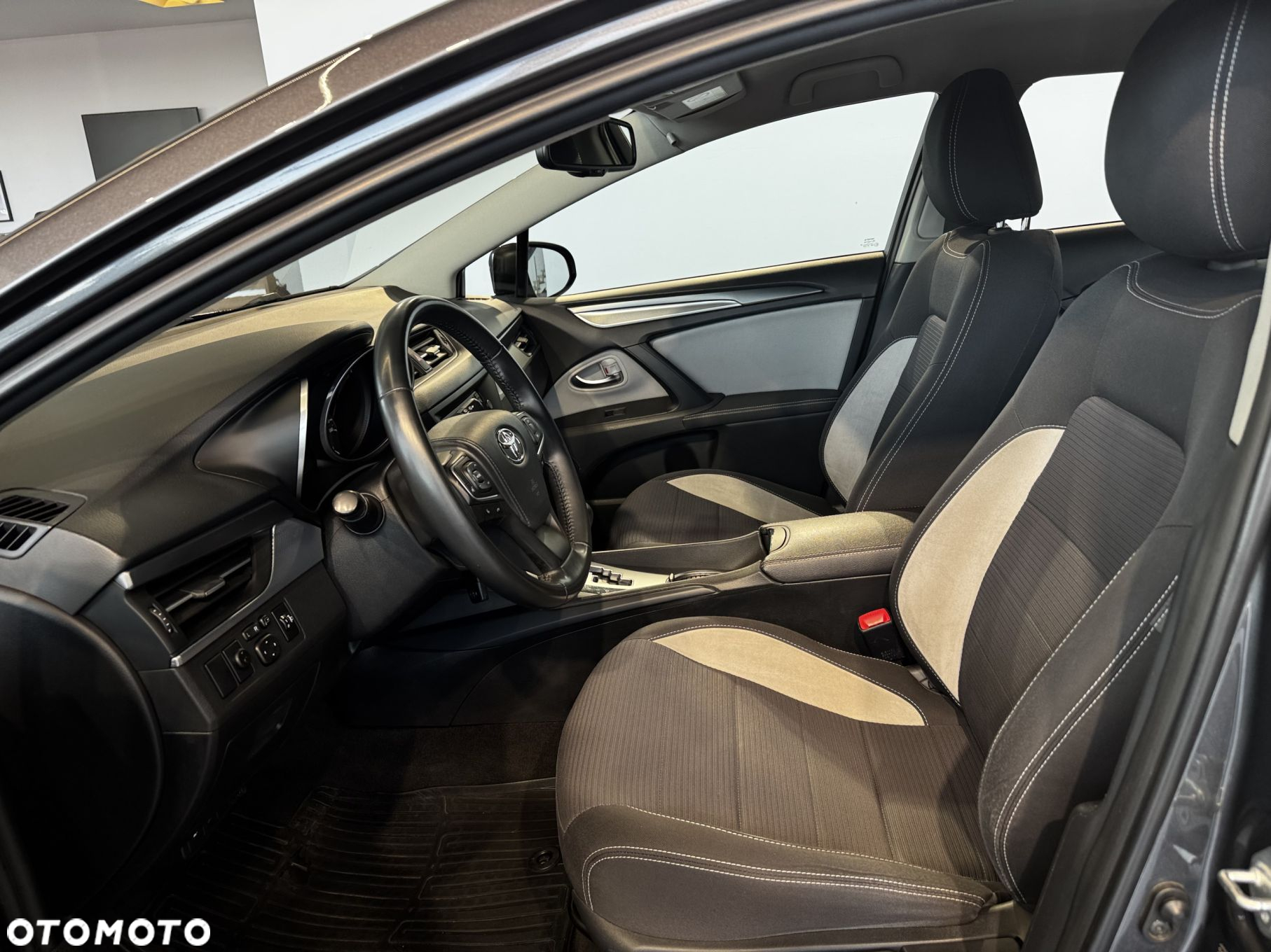 Toyota Avensis - 13
