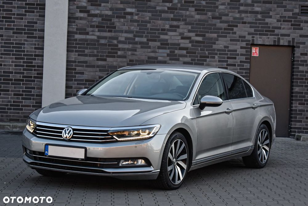 Volkswagen Passat 2.0 TDI DSG BlueMotion Technology R-Line - 19