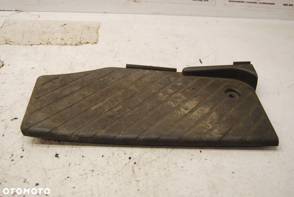 PODSTOPNICA PODNÓZEK 8L1864777A AUDI A3 8L LIFT - 1