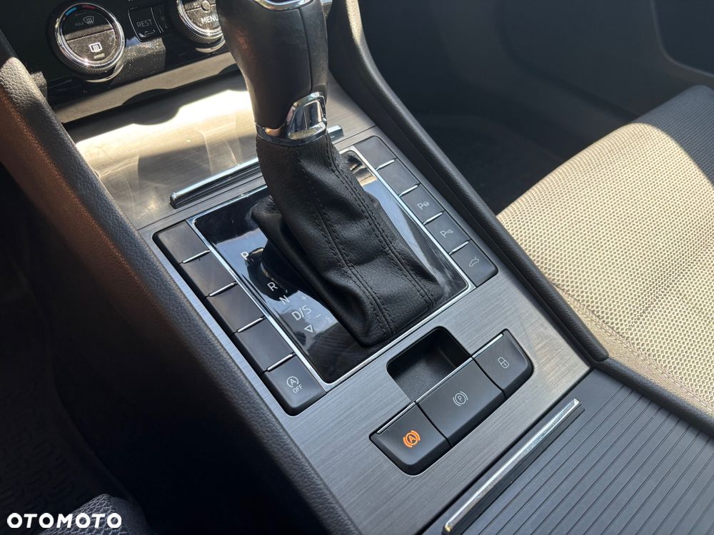 Skoda Superb 2.0 TDI SCR Style DSG - 31