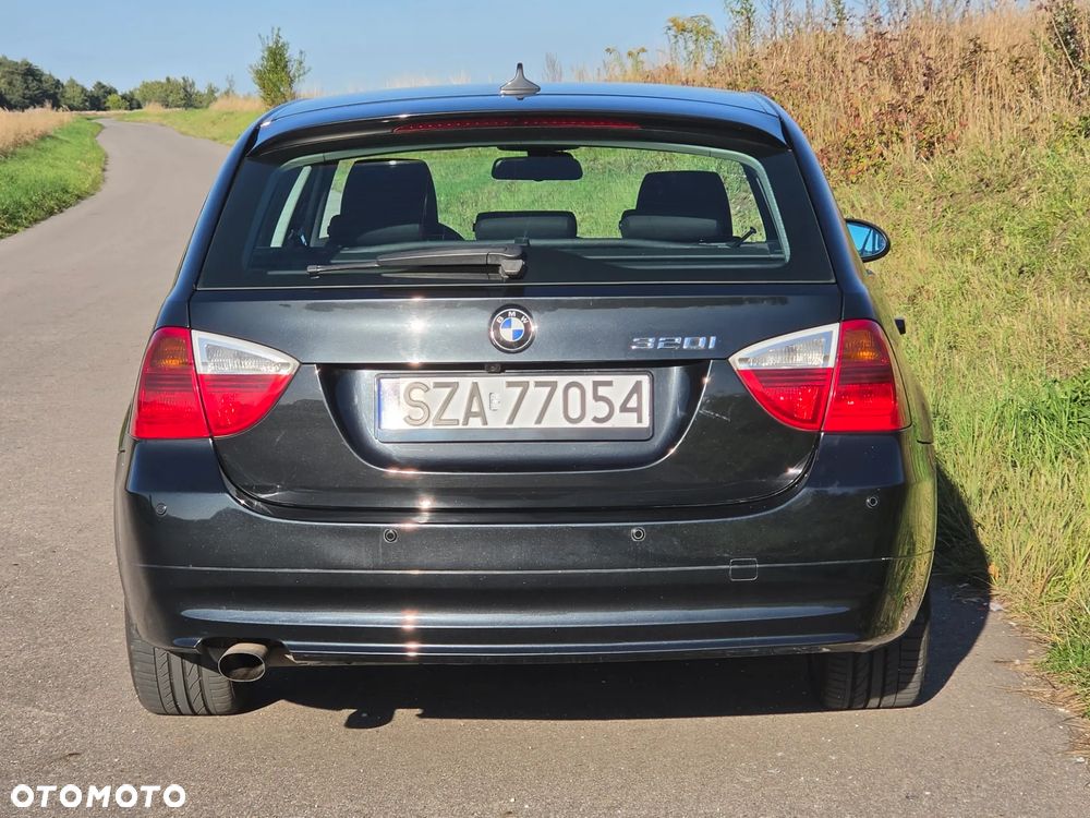 BMW Seria 3 320i - 5