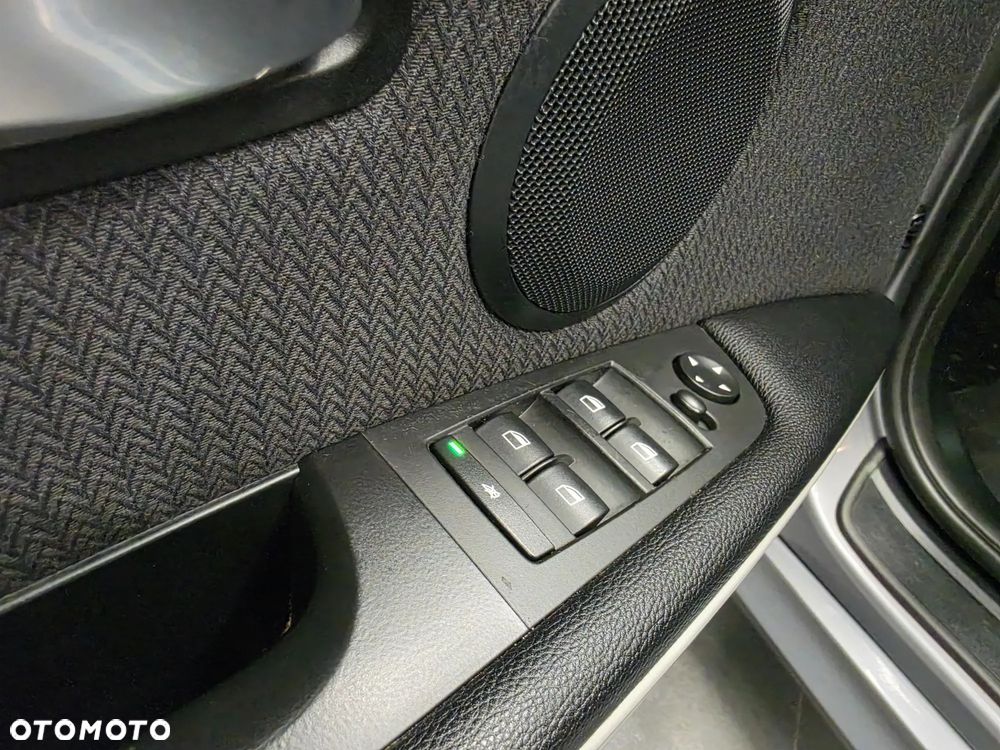 BMW Seria 3 318d DPF - 23