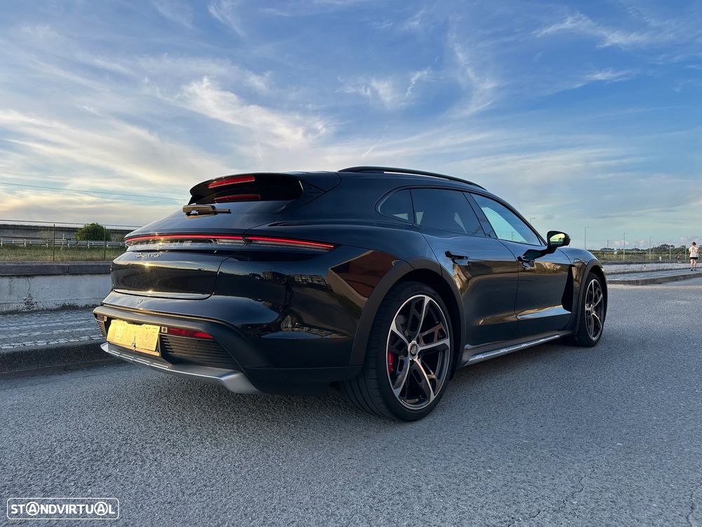 Porsche Taycan Cross Turismo 4S - 37