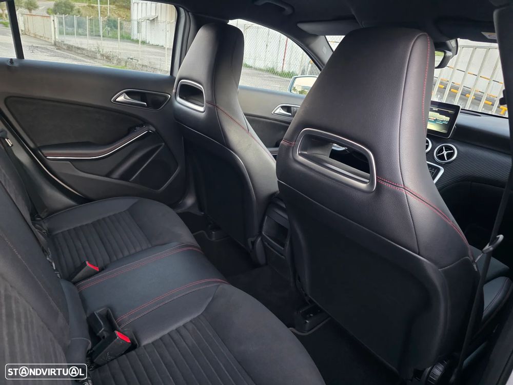 Mercedes-Benz A 180 AMG Line - 31