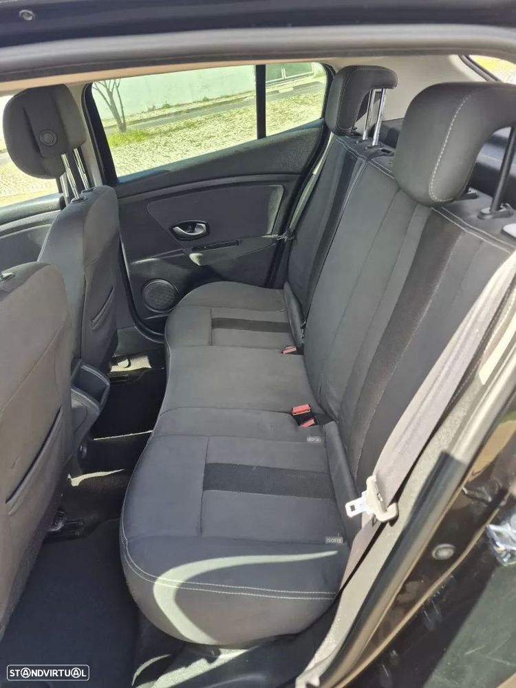 Renault Mégane 1.5 dCi Dynamique SS - 13