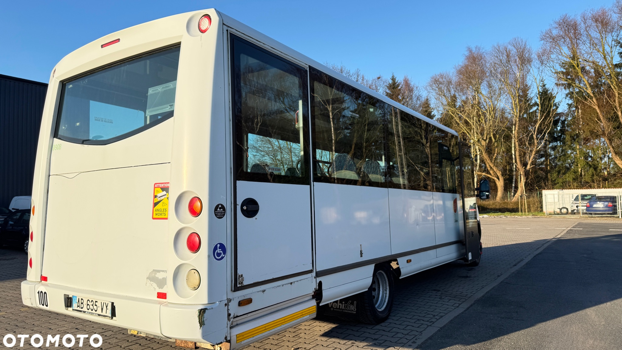 Iveco Aptineo / mała klima / 28 miejsc / winda / CENA: 67500 zł netto - 3