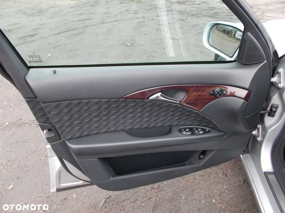 Mercedes-Benz Klasa E - 21