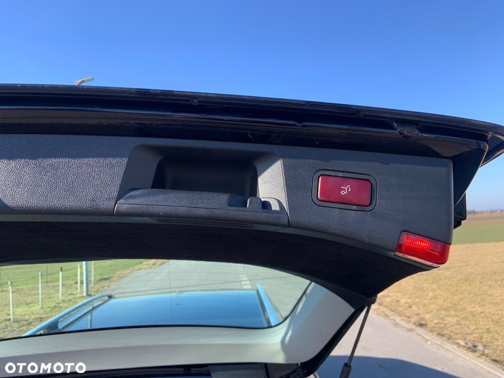 Mercedes-Benz Klasa E 200 CGI BlueEffICIENCY - 24