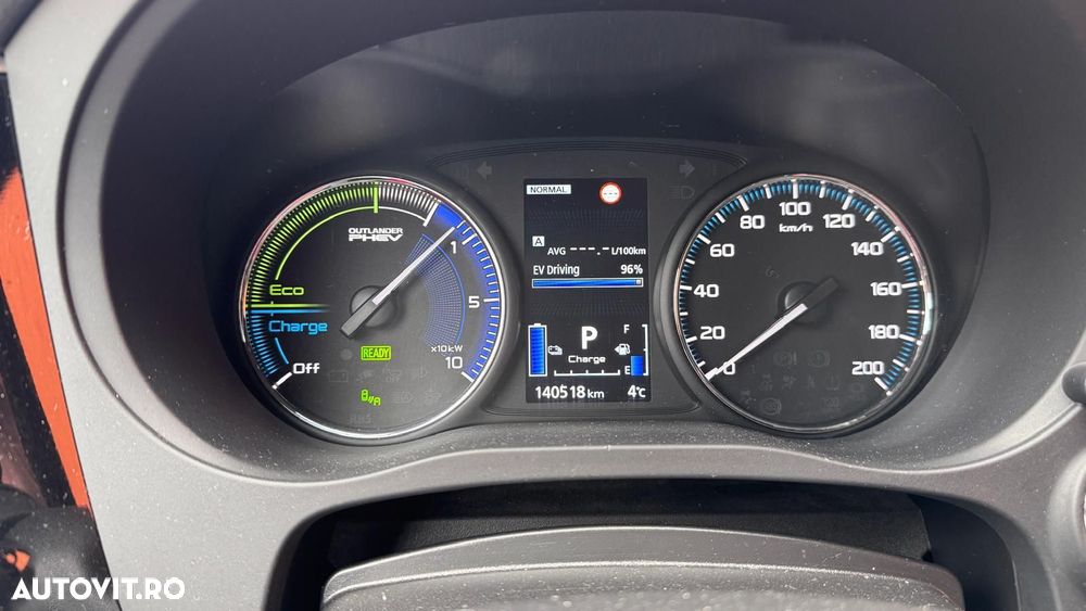 Mitsubishi Outlander PHEV 2.4 L 4X4 Instyle - 25