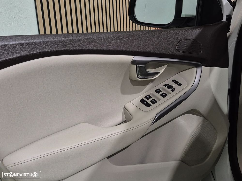 Volvo V40 1.6 D2 Momentum Eco - 33