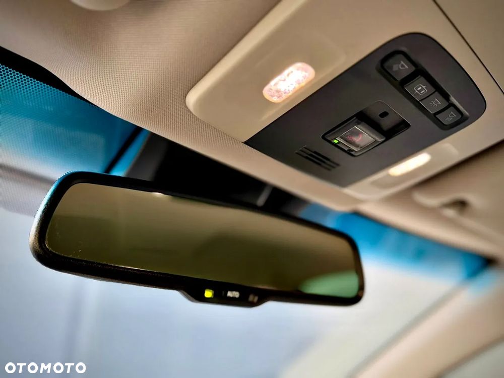 Toyota Camry 2.5 Hybrid Executive CVT - 28