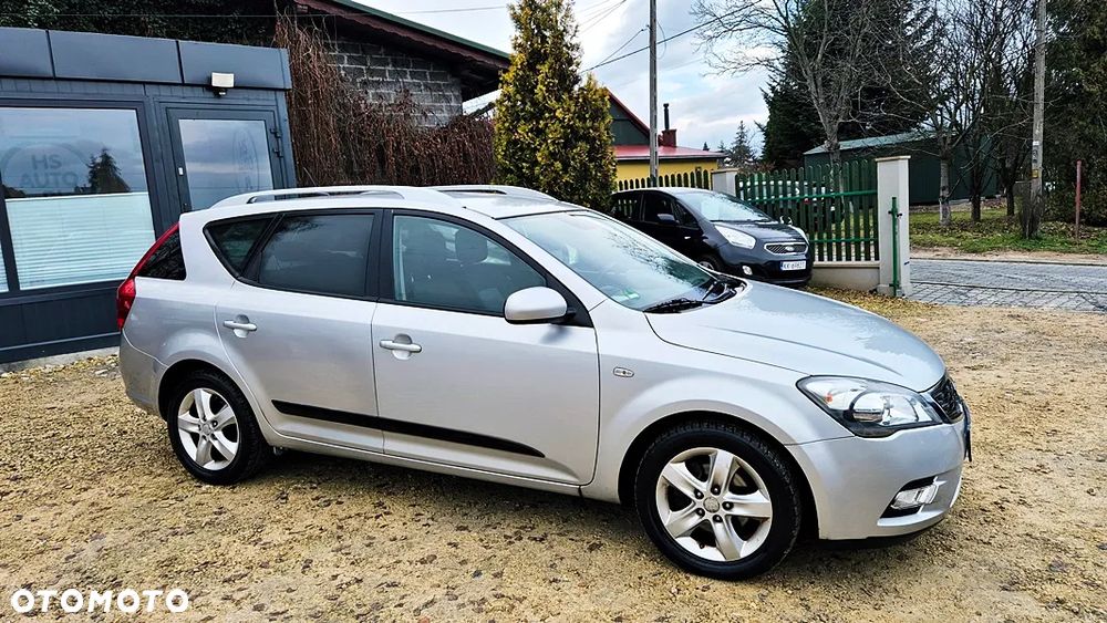 Kia Ceed 1.4 CVVT Dream-Team Edition - 9