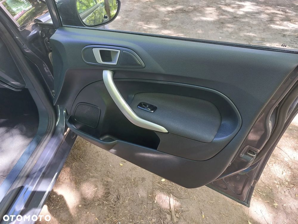 Ford Fiesta - 12