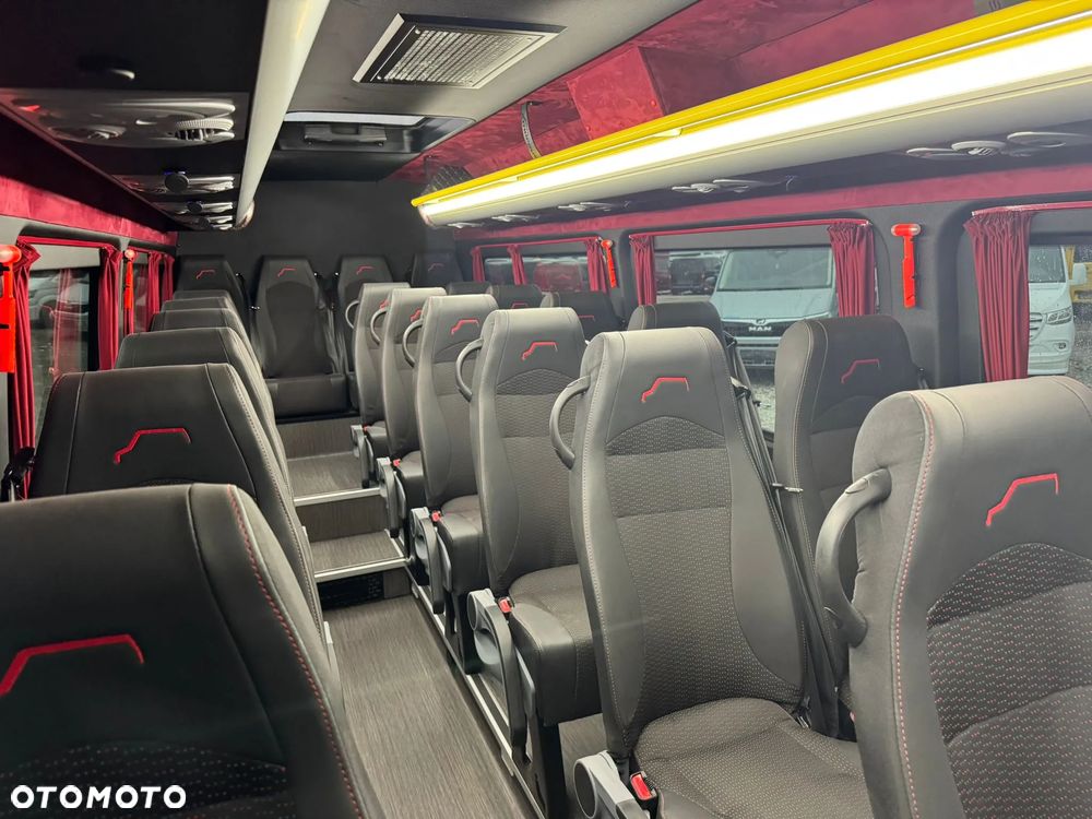 Mercedes-Benz Sprinter 517 - 8