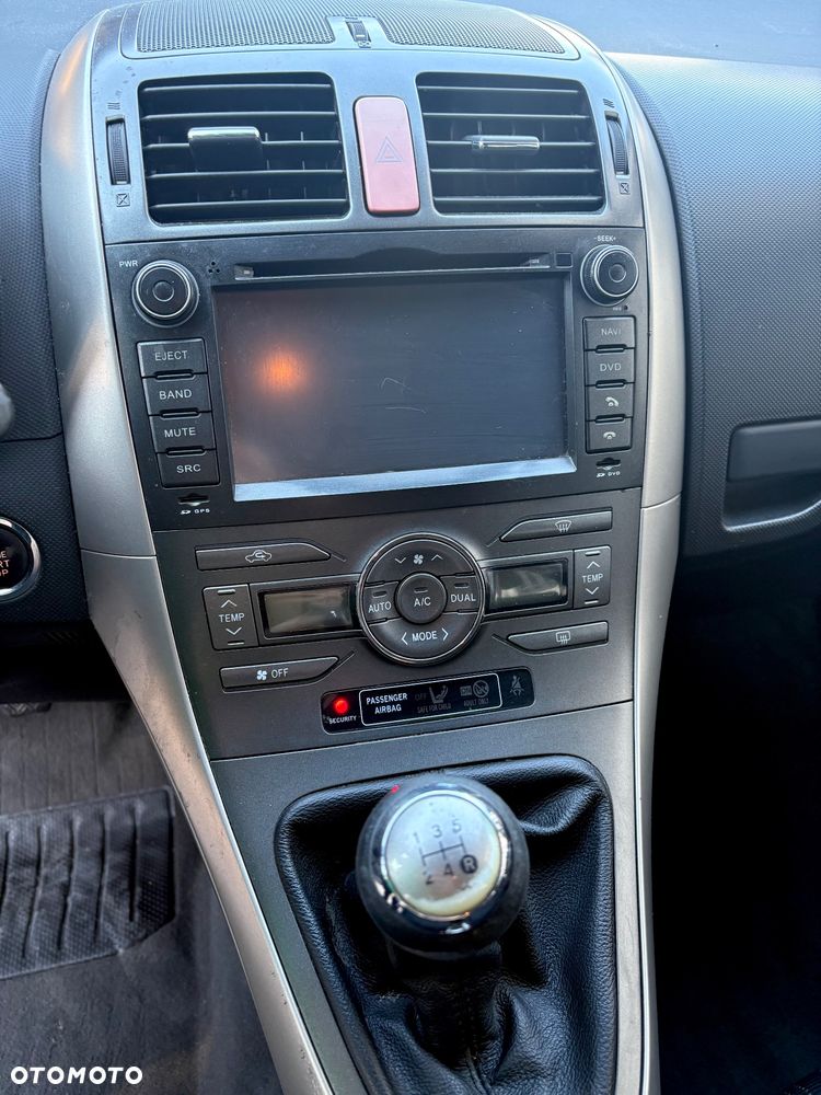 Toyota Auris 1.6 VVT-i Executive - 13