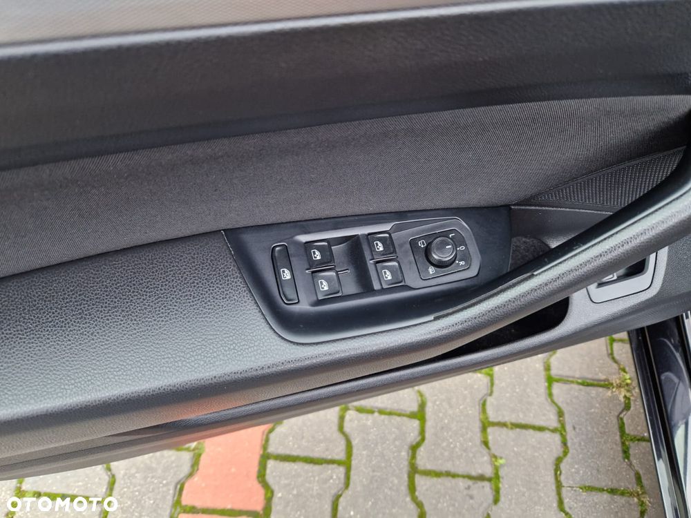 Volkswagen Passat 2.0 TDI (BlueMotion Technology) Comfortline - 12