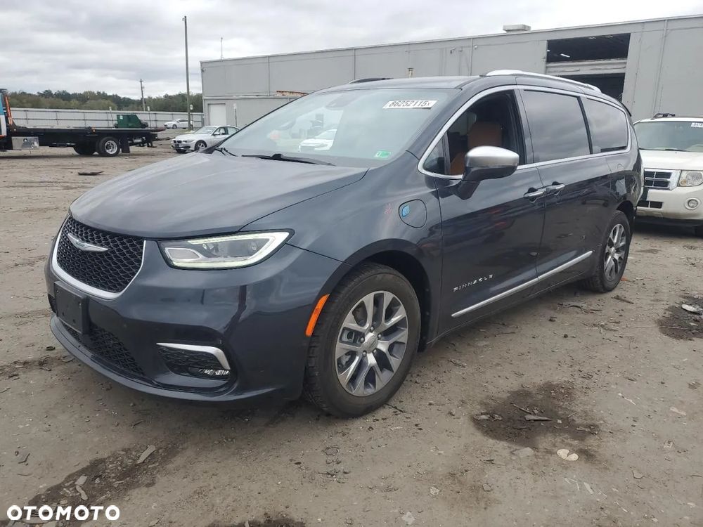 Chrysler Pacifica - 2